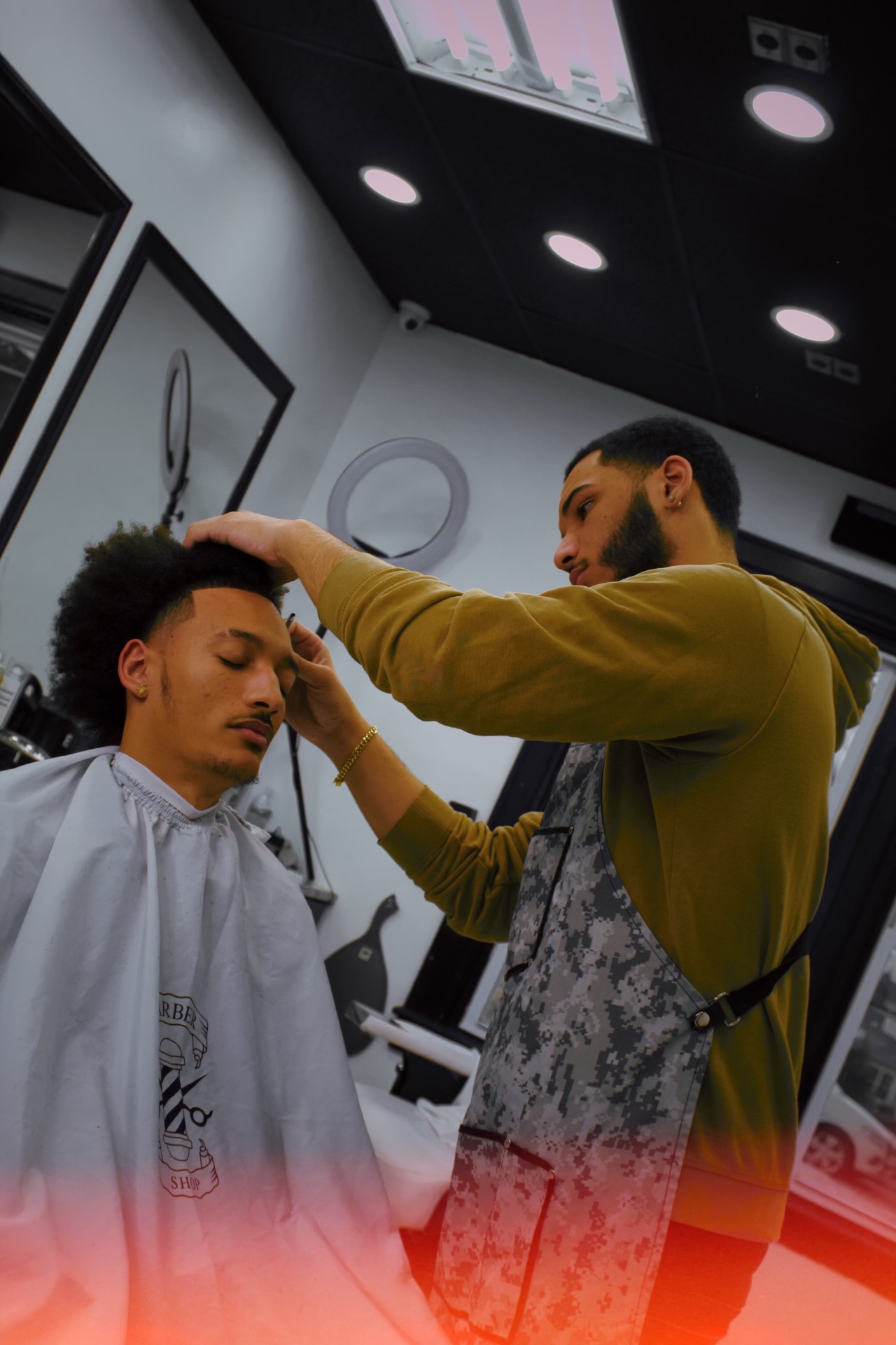 Devin, Barber