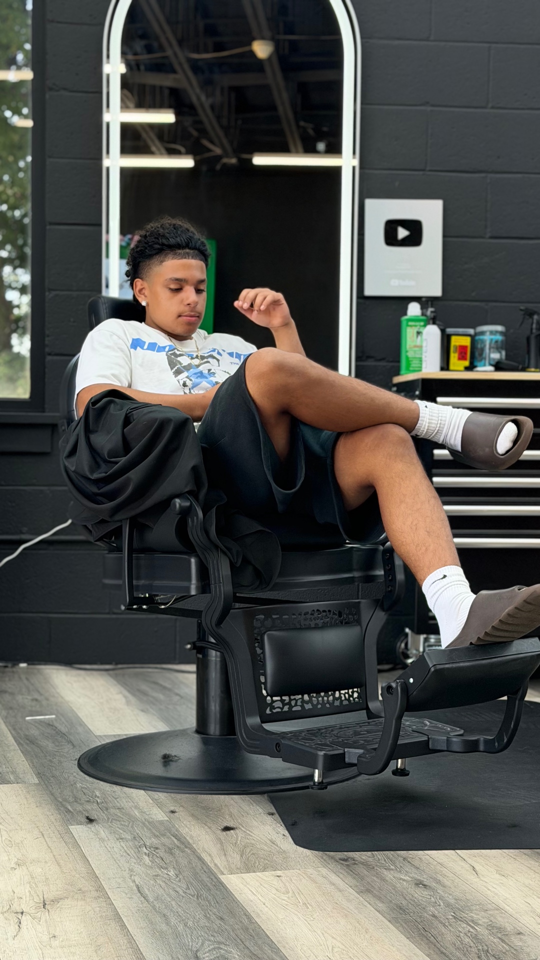 EJayy2Smoove, Barber